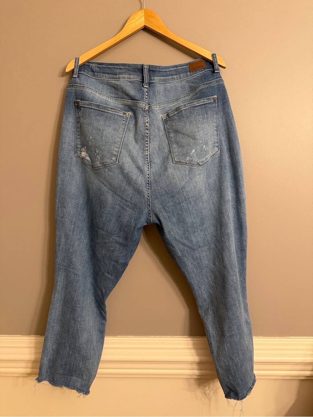 Judy Blue High Rise Ultra Distressed Capri Jeans Sz 20W Bleach Splatter Raw Hem - Picture 7 of 9